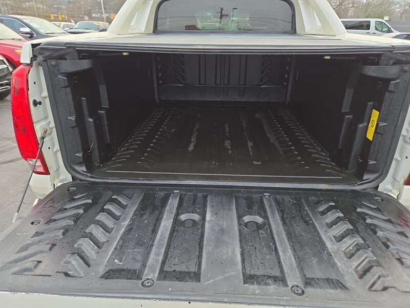 
								2013 Cadillac Escalade EXT Premium full									