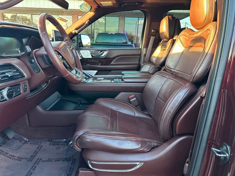 
								2019 Lincoln Navigator L Black Label full									