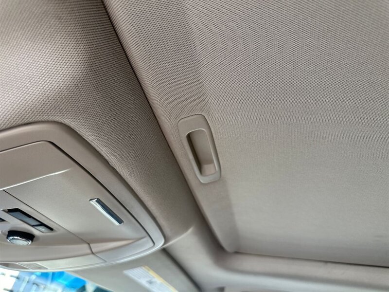 
								2016 GMC Yukon XL SLT full									