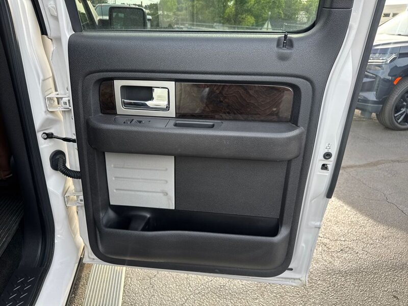 
								2014 Ford F-150 Platinum full									