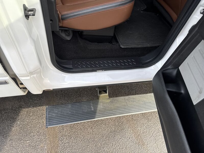
								2014 Ford F-150 Platinum full									