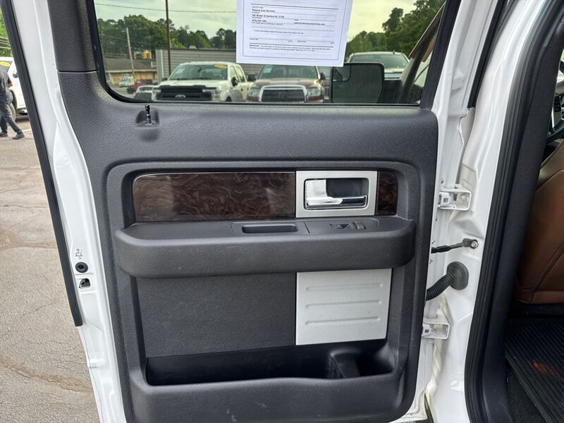 
								2014 Ford F-150 Platinum full									