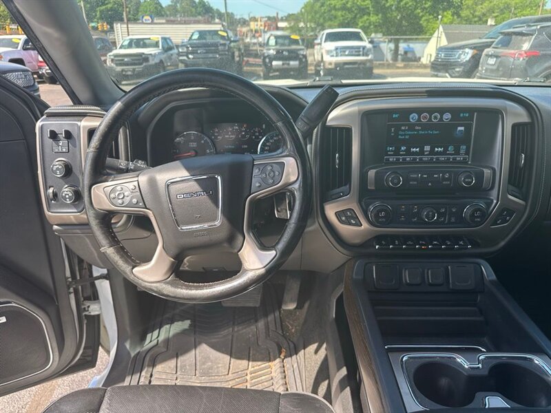 
								2018 GMC Sierra 1500 Denali full									