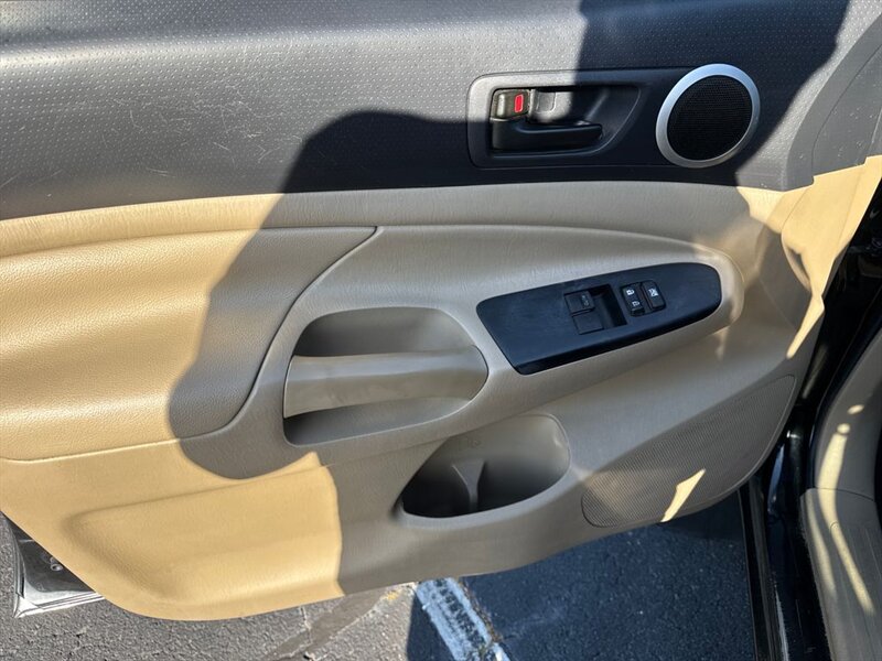 
								2015 Toyota Tacoma Base V6 full									
