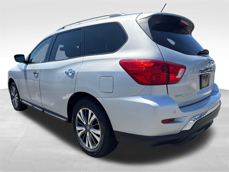 
								2017 Nissan Pathfinder SV full									