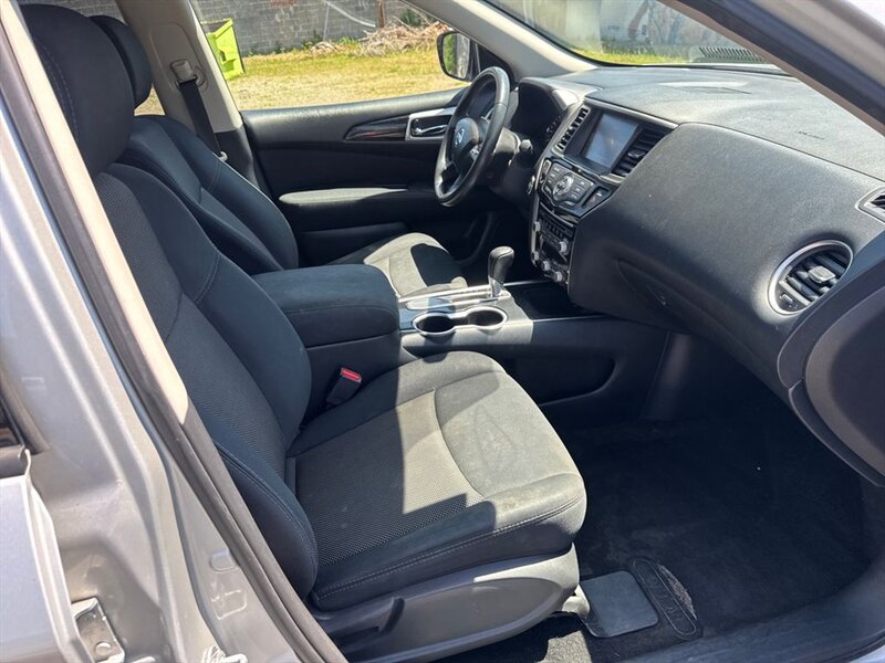 
								2017 Nissan Pathfinder SV full									