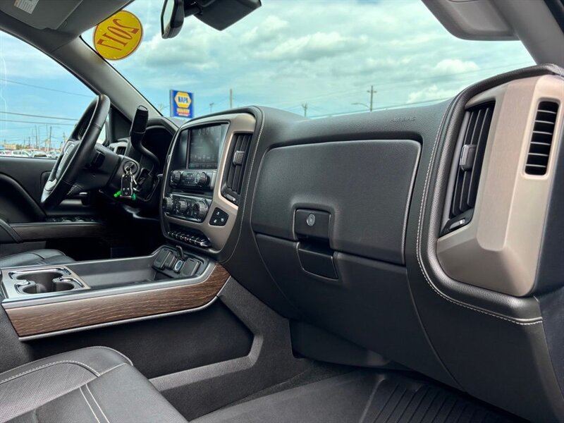 
								2017 GMC Sierra 1500 Denali full									