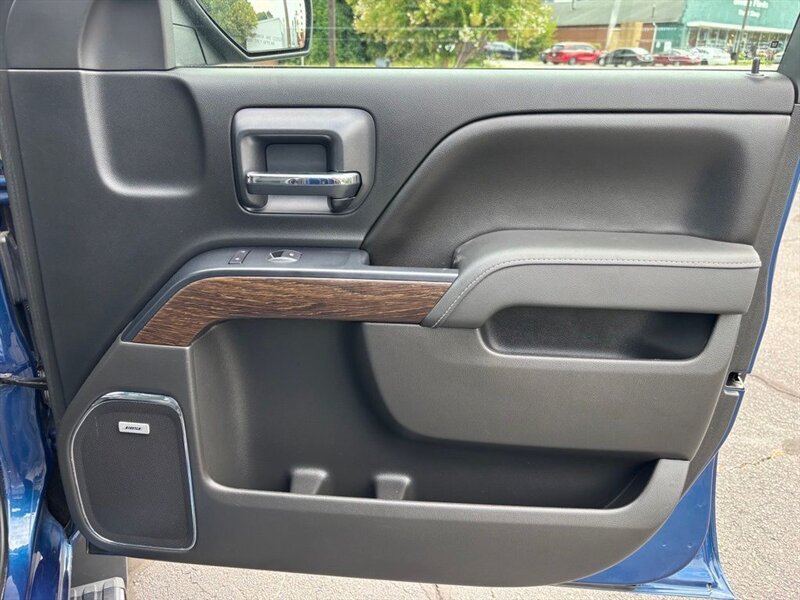 
								2017 GMC Sierra 1500 Denali full									